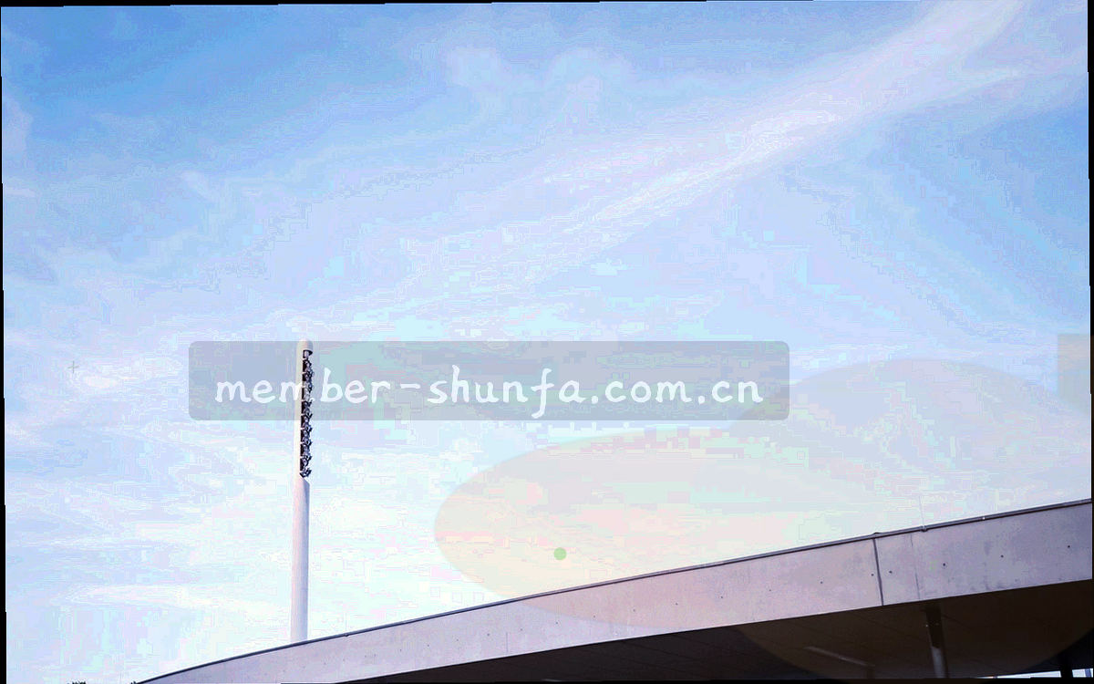 不同尺寸屏幕边缘的静物式排列，无人物出现